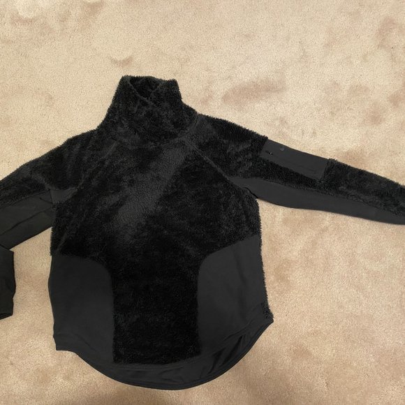 Nike Women's CJ5758-010 Sherpa Therma Fleece Training Sweater Size Small Black - Picture 2 of 9